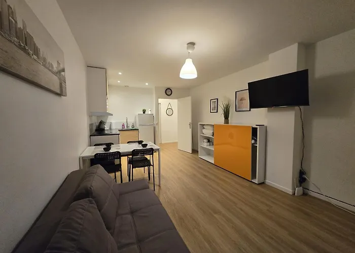 Apartment Centre De 19 *